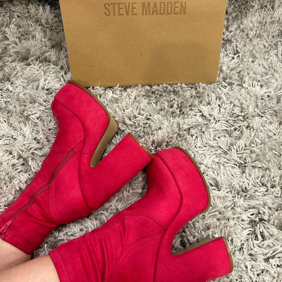 COPY - Steve Madden Pink Velvet Platforms - Picture 1 of 8